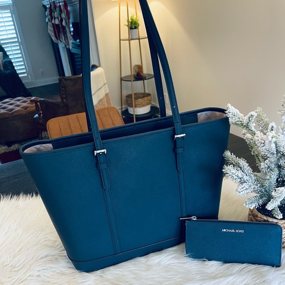 Matching Set! Michael Kors Women's Large Saffiano Leather Handbag, Dark Navy - Picture 4 of 10